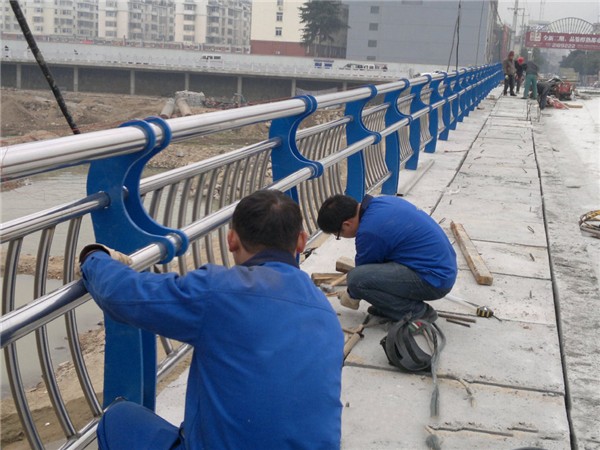毕节不锈钢桥梁护栏除锈维护的重要性及其方法