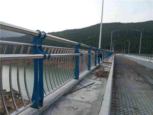毕节不锈钢桥梁护栏防腐措施的重要性及实施策略